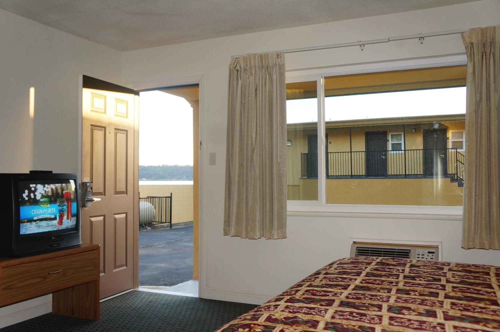 Lake Marina Inn Clearlake Oaks 객실 사진