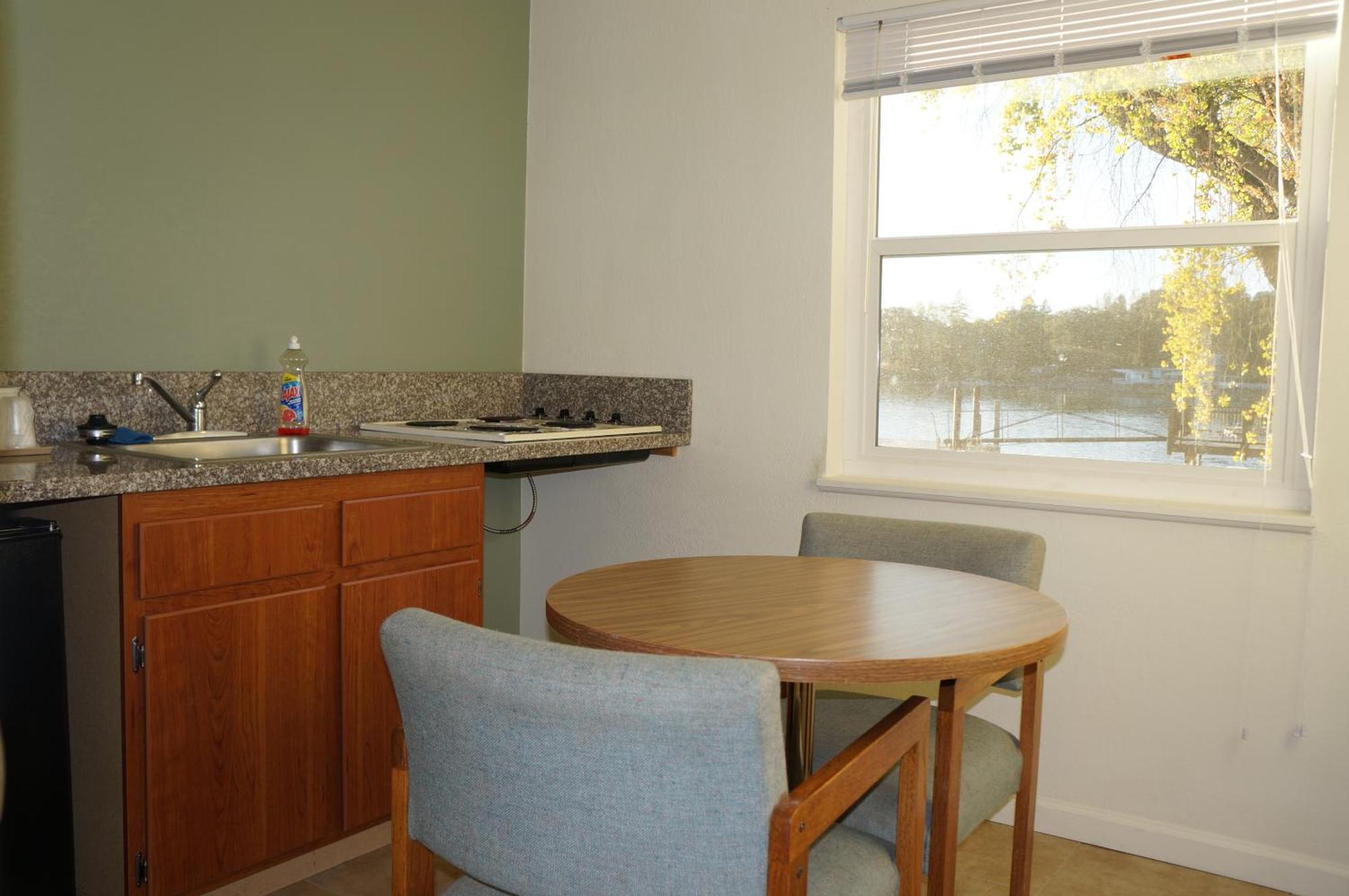 Lake Marina Inn Clearlake Oaks 객실 사진