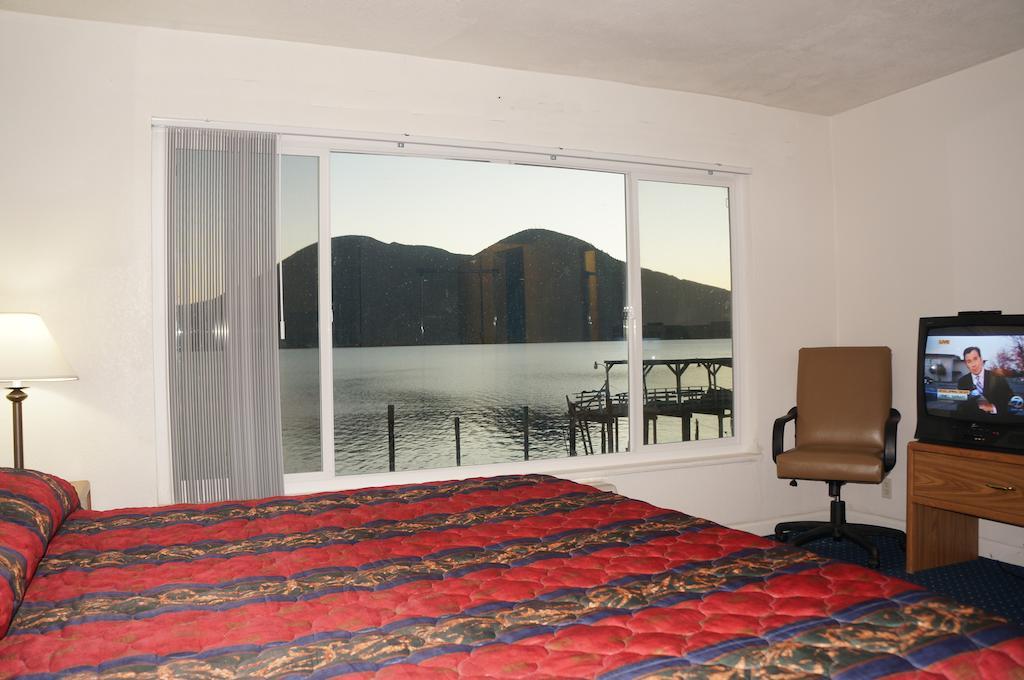 Lake Marina Inn Clearlake Oaks 객실 사진